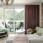 Moselstern Parkhotel Kraehennest Hotel Löf